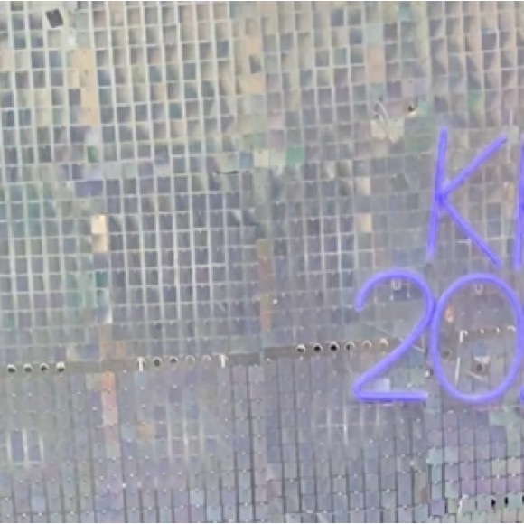 Iridescent Shimmer wall backdrop - Picture 2 of 2